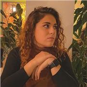 Studentessa impartisce lezioni private a studenti dalle elementari alle superiori